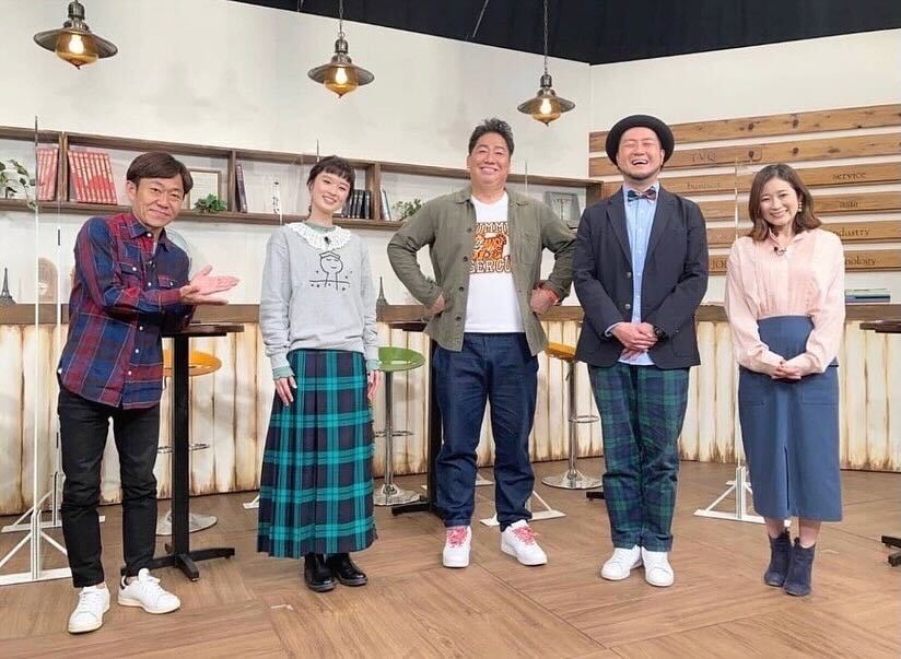 ブルーリバーさんと番組出演した森田さん(左から2人目)