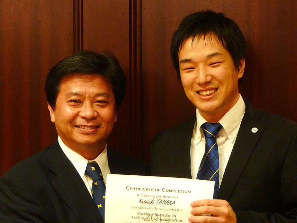 大学院時代の恩師・朝日透教授(左)と田中さん