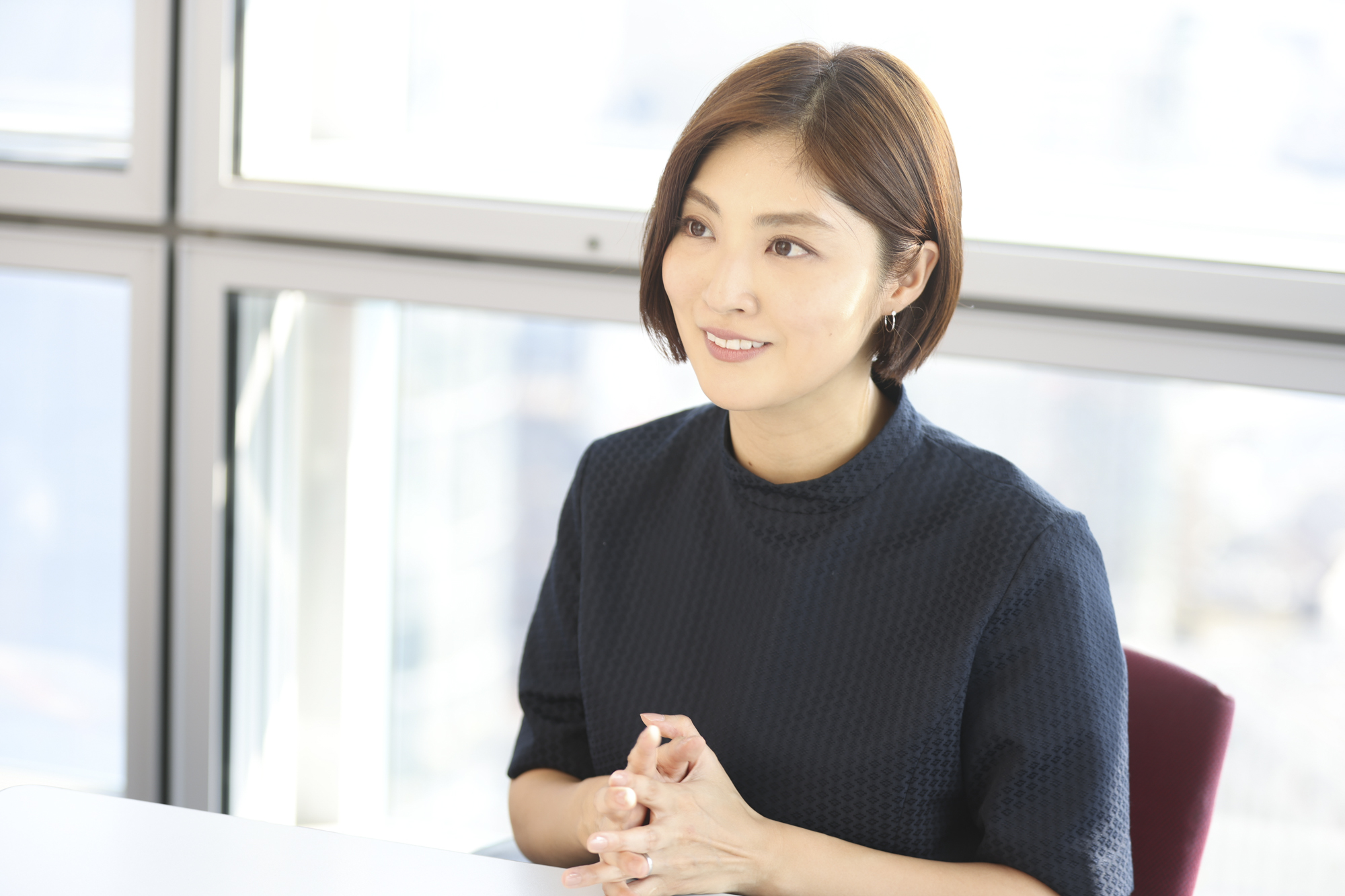 インタビューに答える岩本乃蒼さん
