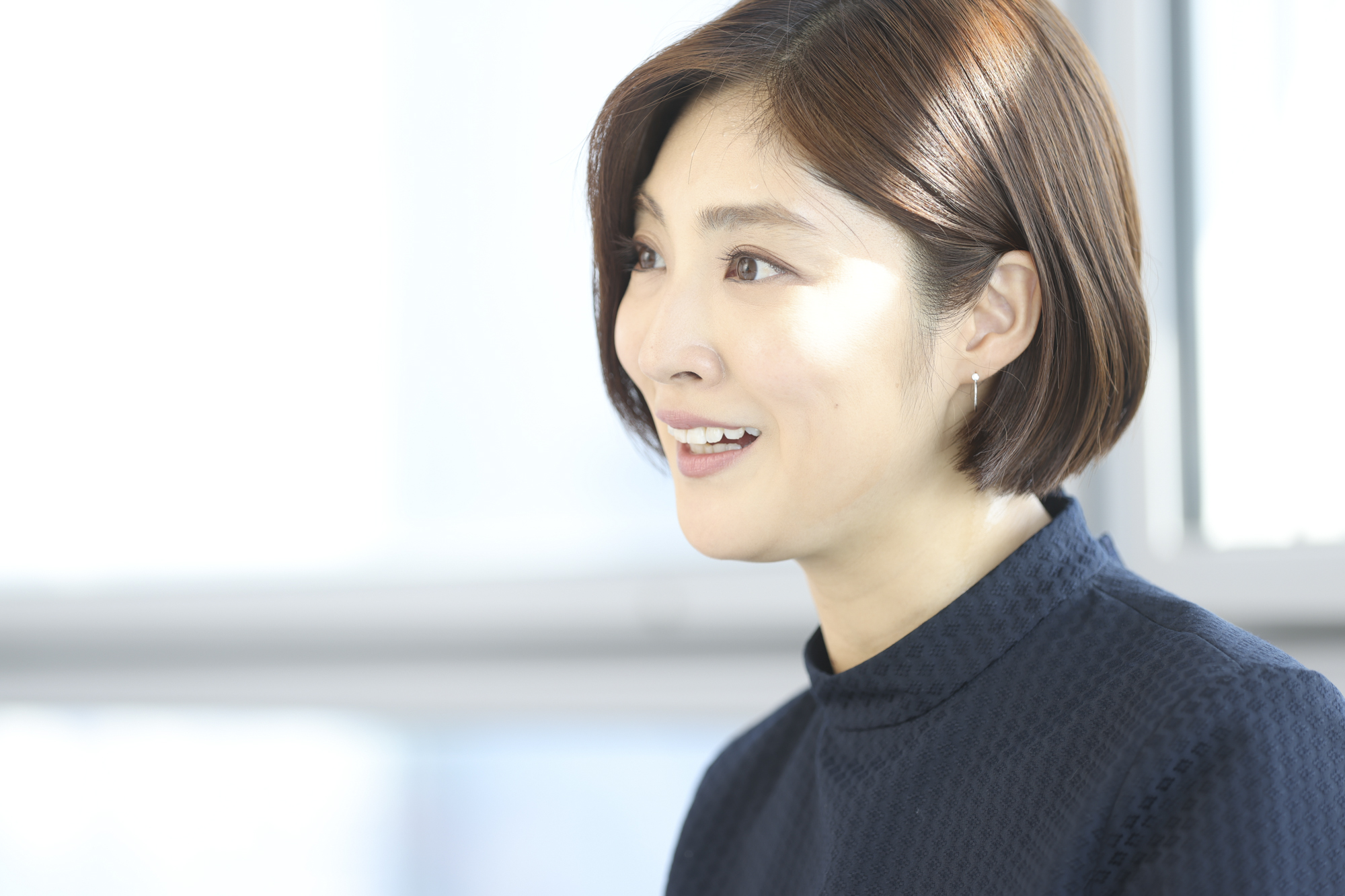 インタビュー取材に応じる岩本乃蒼さん
