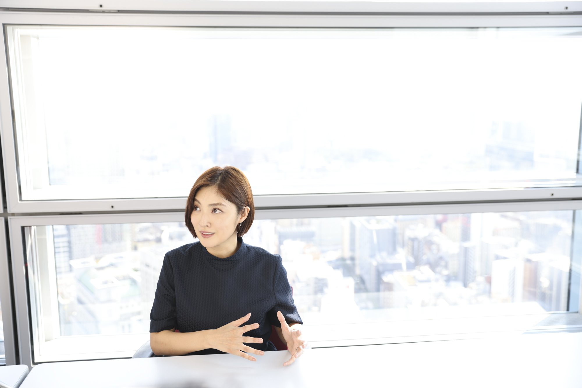 インタビュー取材に応じる岩本乃蒼さん
