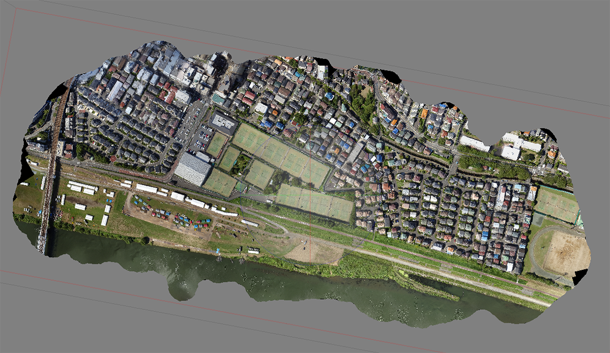 ドローンによる上空からの撮影データイメージ © CrisisMappersJapan/DRONEBIRD, CC BY 4.0