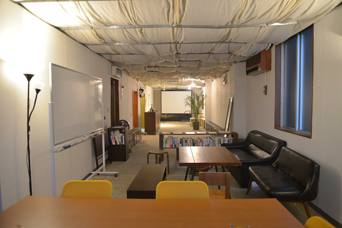 内装をリニューアルしてコワーキングスペースに(提供:弦本卓也さん)