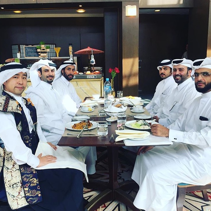 カタールのビジネスパーソンとの会食風景（写真：本人提供）